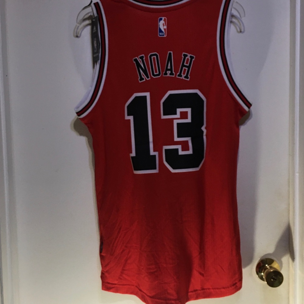 🆕 CHICAGO BULLS JOAKIM NOAH RED SWINGMAN JERSEY - Picture 3 of 6